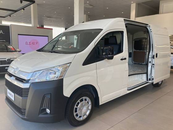 TOYOTA HIACE 2.8 D-4D TURBO DIESEL FURGÃO DX AUTOMÁTICO